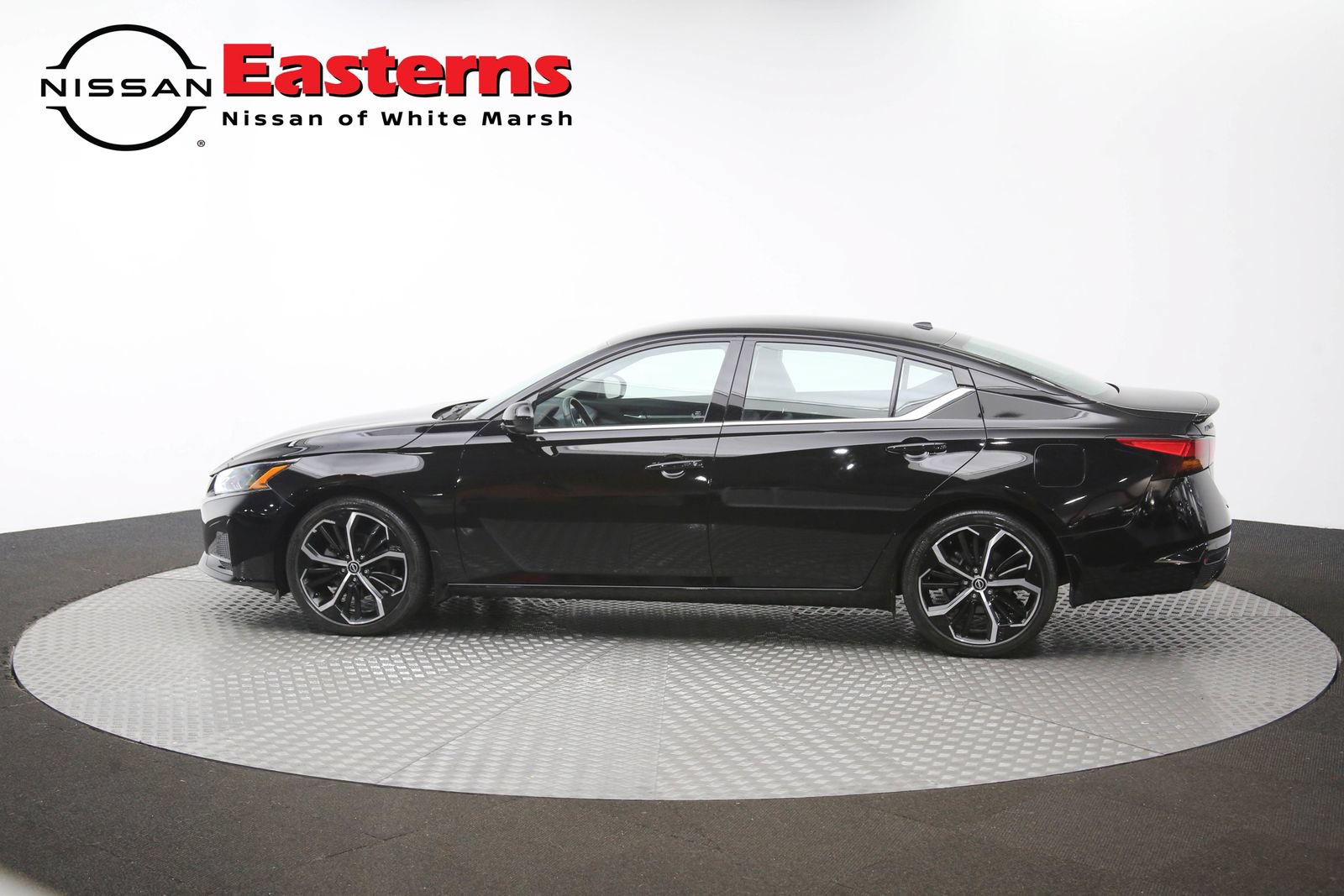 Used 2023 Nissan Altima 2.5 SR FWD image 59