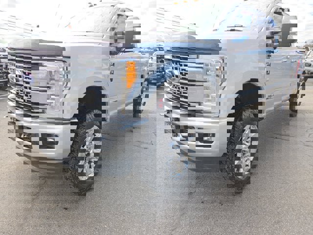 Used 2017 Ford F250 Platinum w/ Platinum Ultimate Package image 2