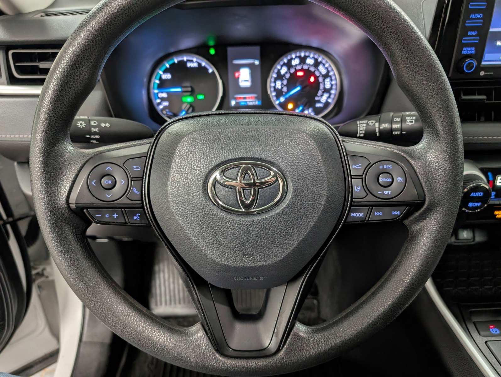 Used 2022 Toyota RAV4 XLE image 16
