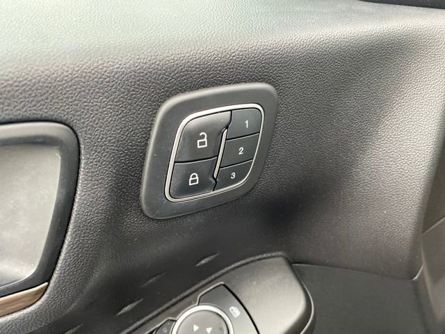 Used 2020 Ford Escape Titanium image 17