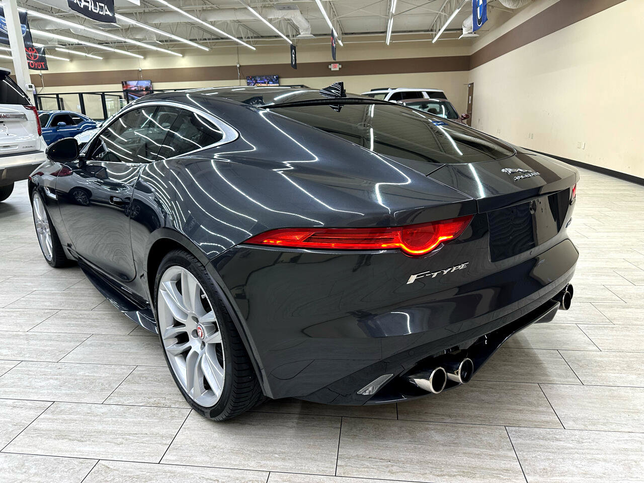 Used 2016 Jaguar F-TYPE R image 8