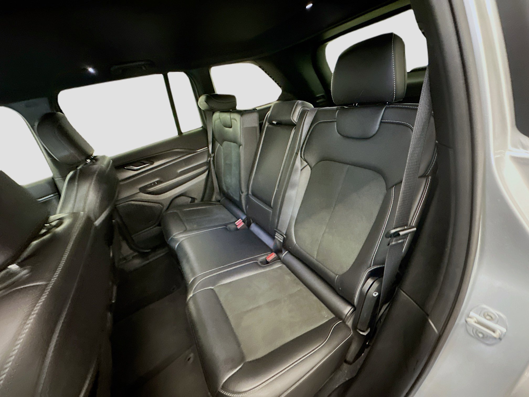 Used 2025 Jeep Grand Cherokee Altitude image 28