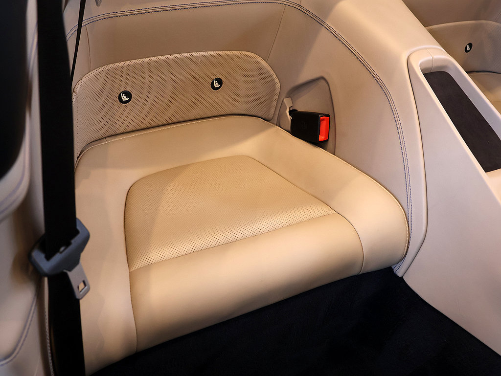 Certified 2019 Ferrari Portofino RWD image 37