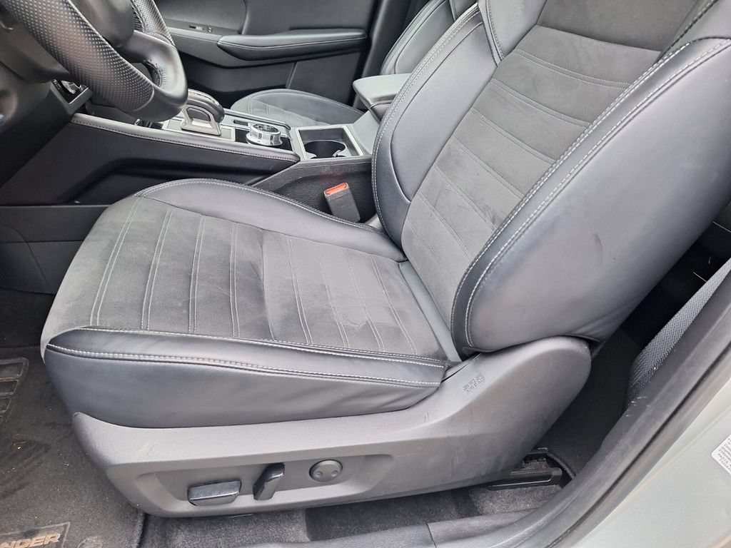 Used 2024 Mitsubishi Outlander SE Black Edition FWD image 10
