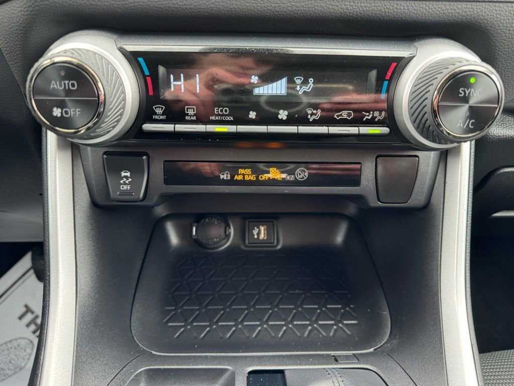 Used 2024 Toyota RAV4 LE image 19