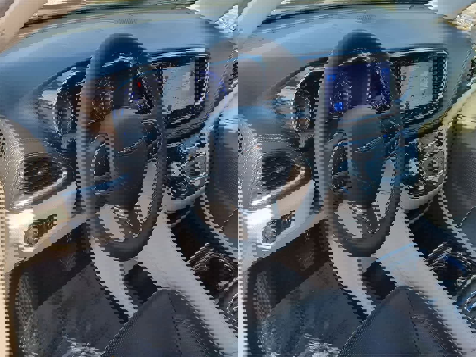 Used 2023 Chrysler Pacifica Limited image 10