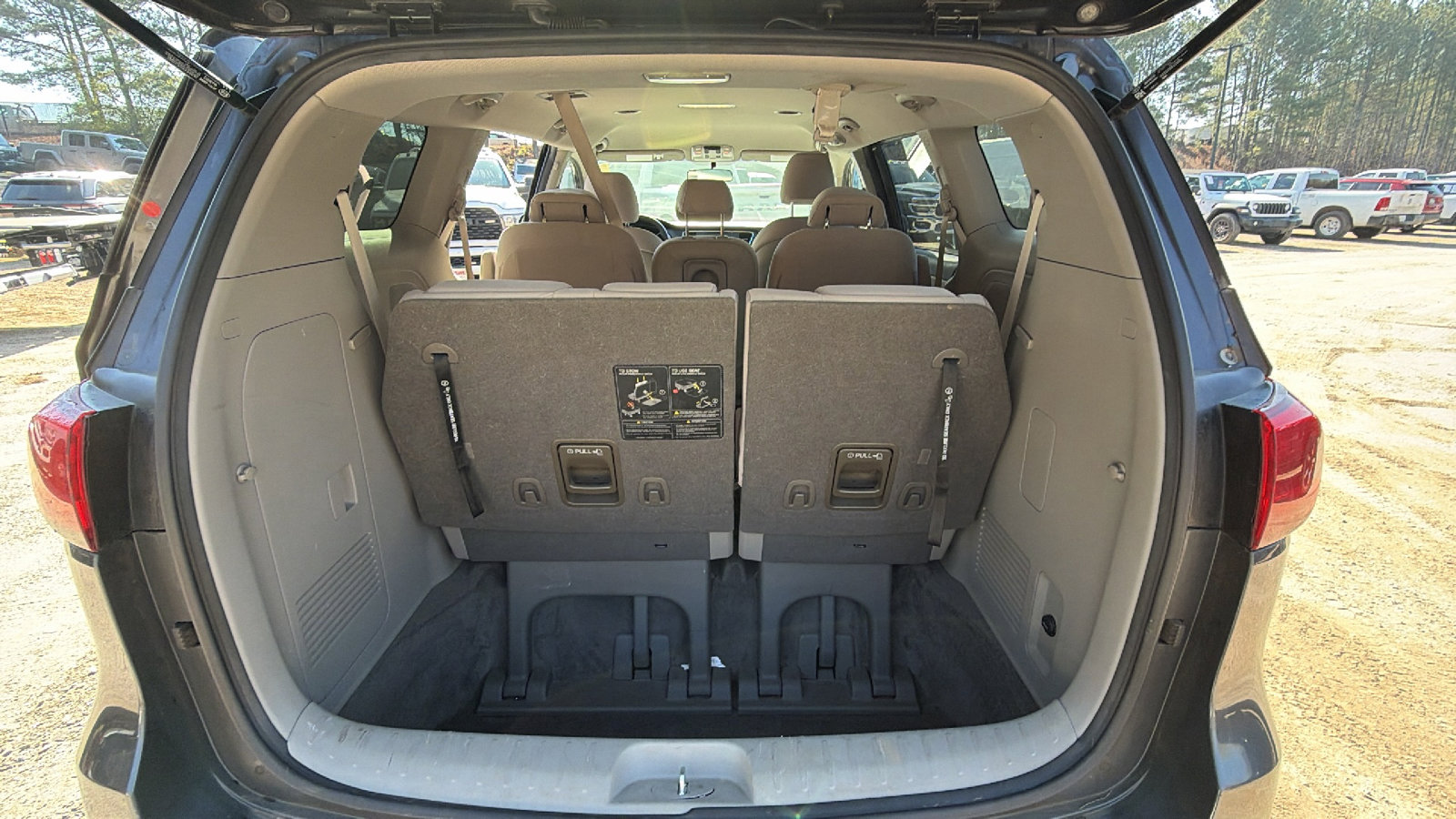 Used 2017 Kia Sedona LX image 13