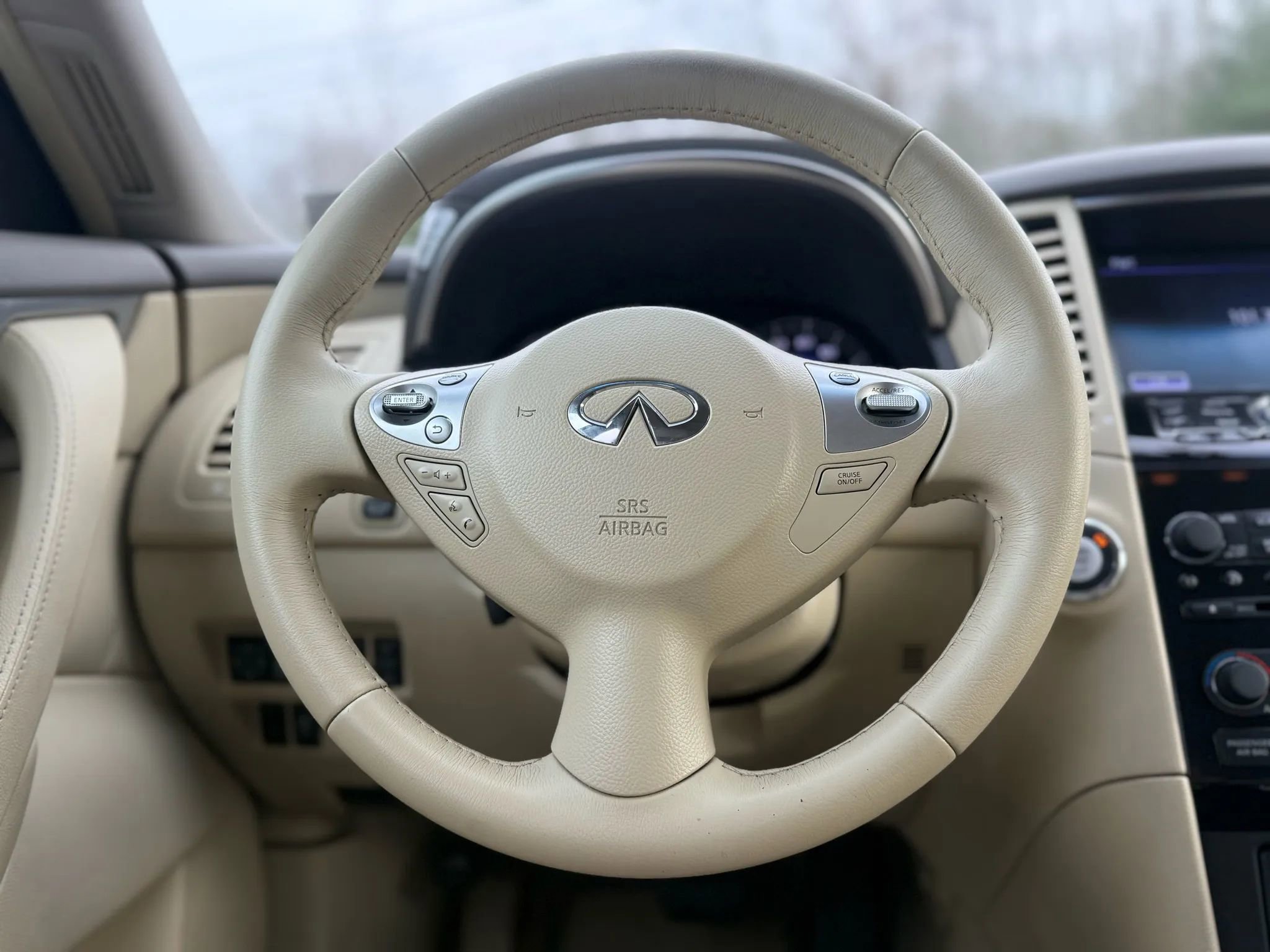 Used 2016 INFINITI QX70 3.7 Sport Utility 4D w/ Premium Package image 20