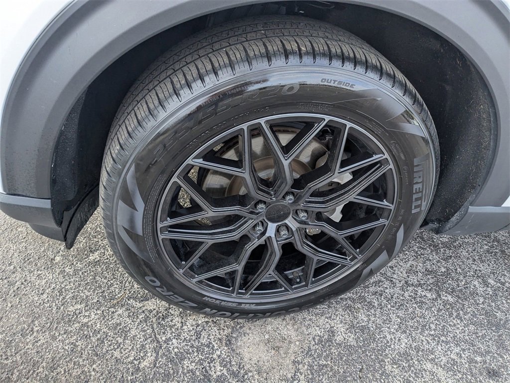 Used 2022 Ford Explorer XLT w/ Equipment Group 202A image 9