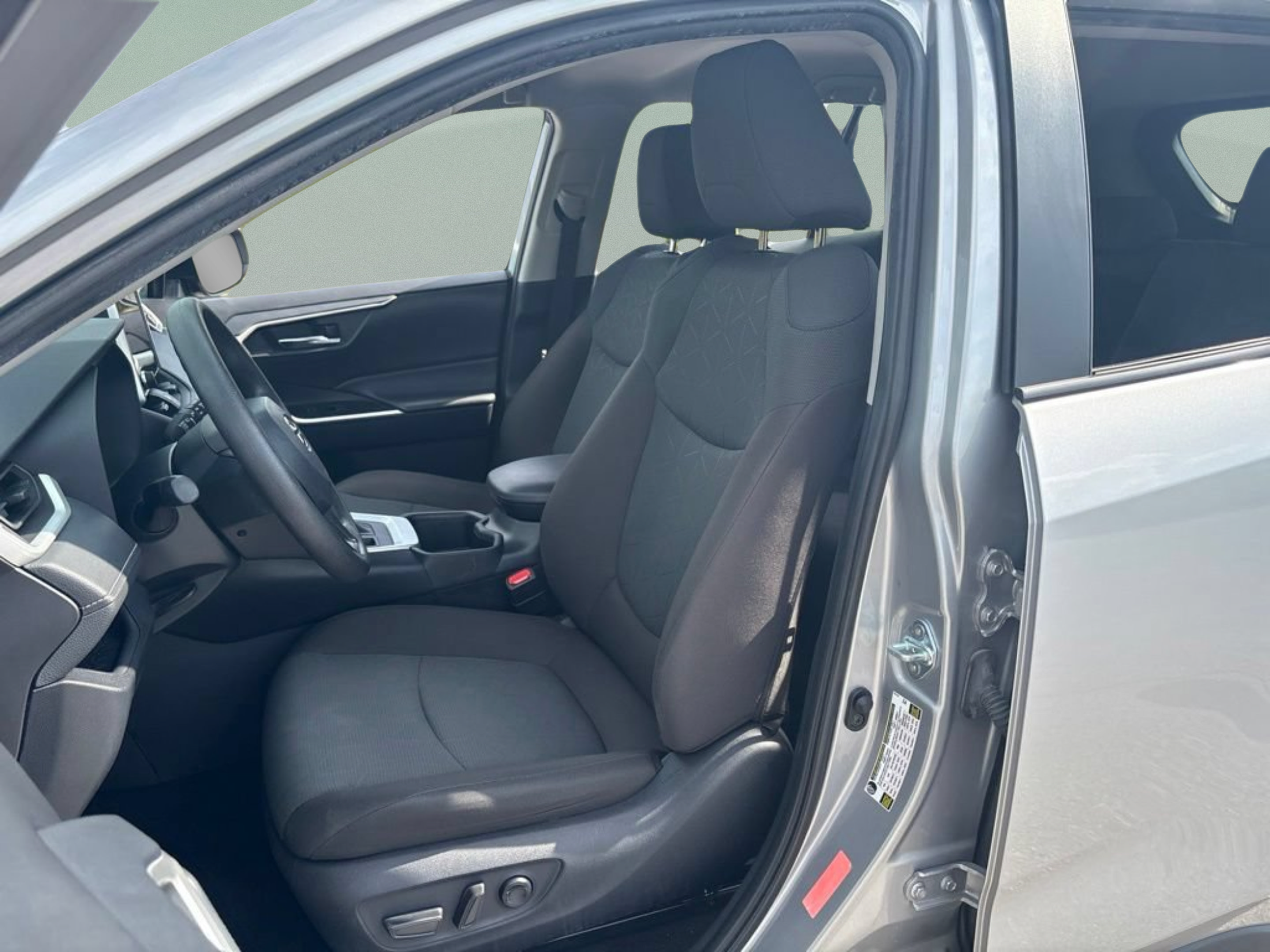 Used 2024 Toyota RAV4 XLE FWD image 18
