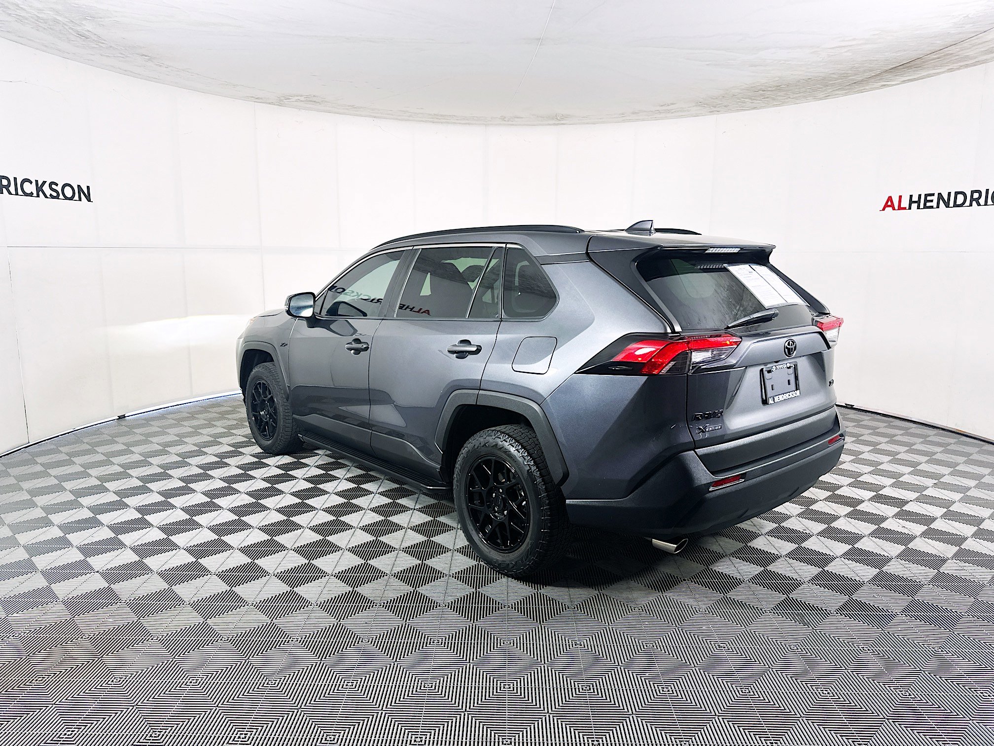 Used 2022 Toyota RAV4 XLE image 5