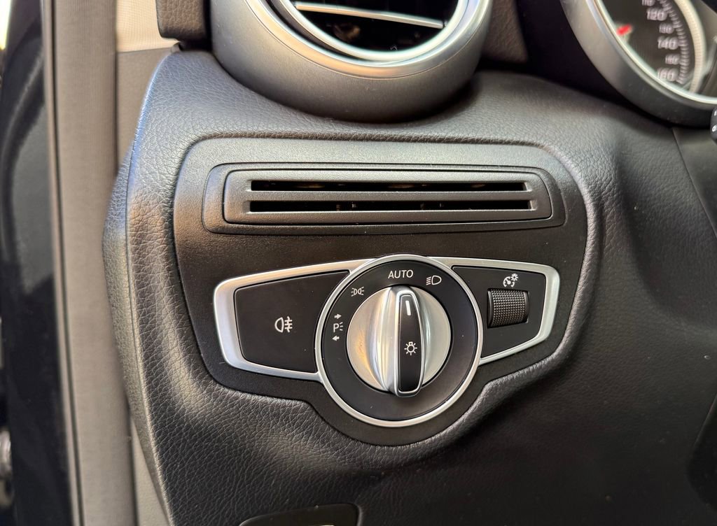 Used 2017 Mercedes-Benz GLC 300 4MATIC image 22