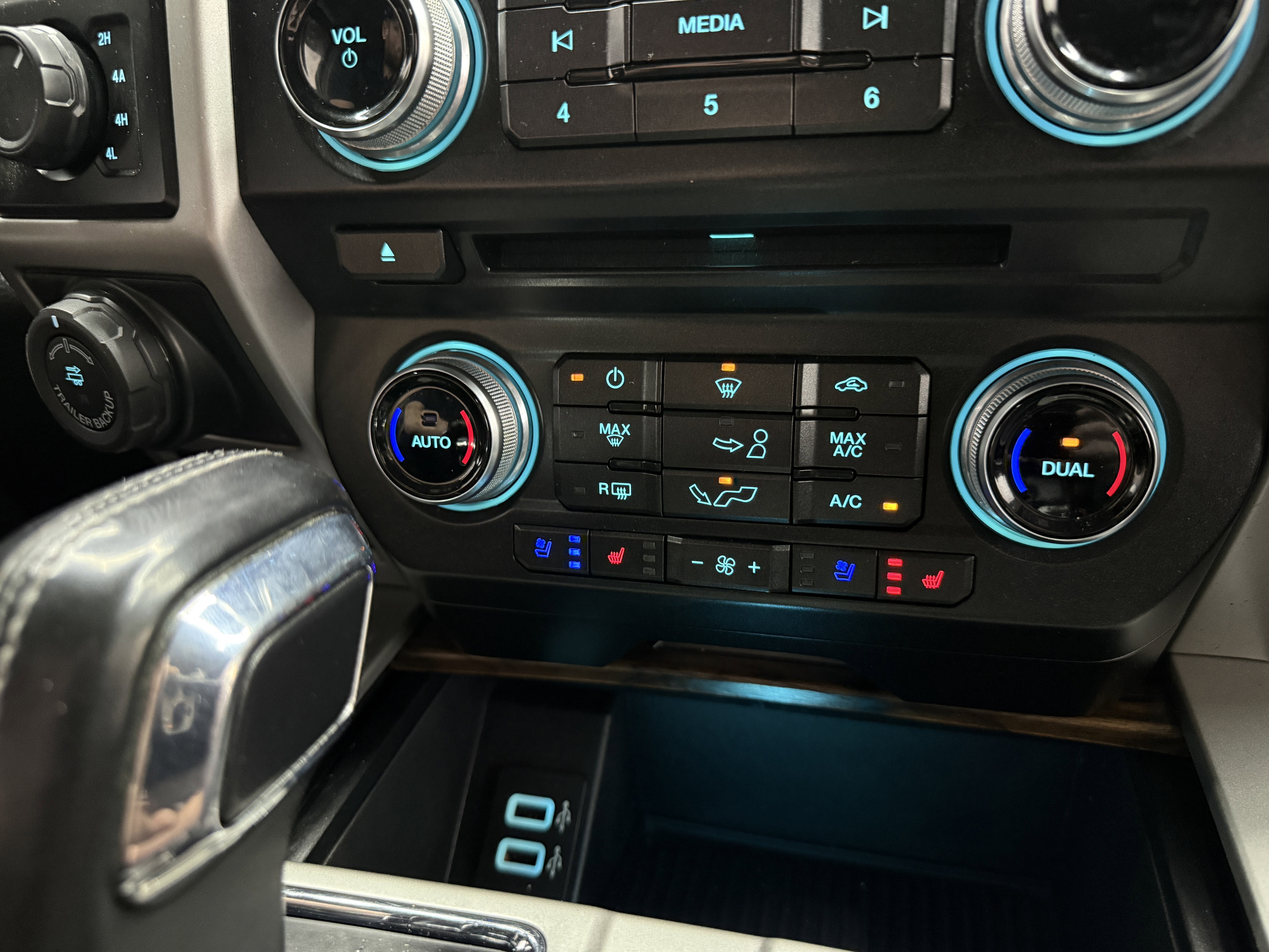 Used 2018 Ford F150 Lariat w/ Equipment Group 502A Luxury AWD/4WD image 16