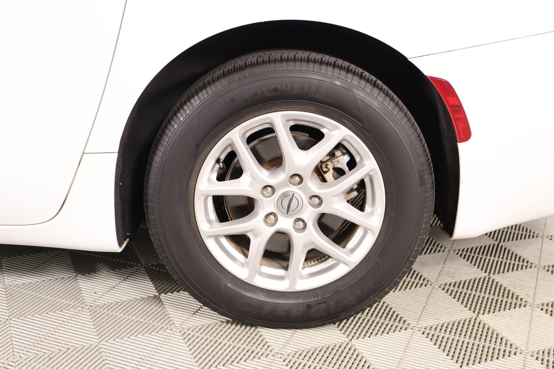 Used 2023 Chrysler Pacifica Touring-L image 19