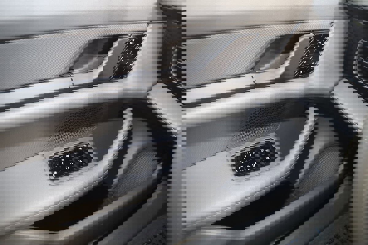 Used 2020 Porsche Taycan 4S image 34