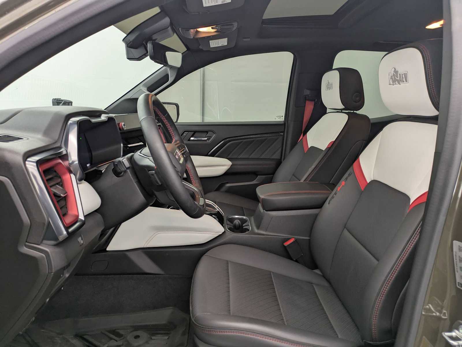 Used 2024 GMC Canyon AT4X w/ AT4X AEV Edition AWD/4WD image 17