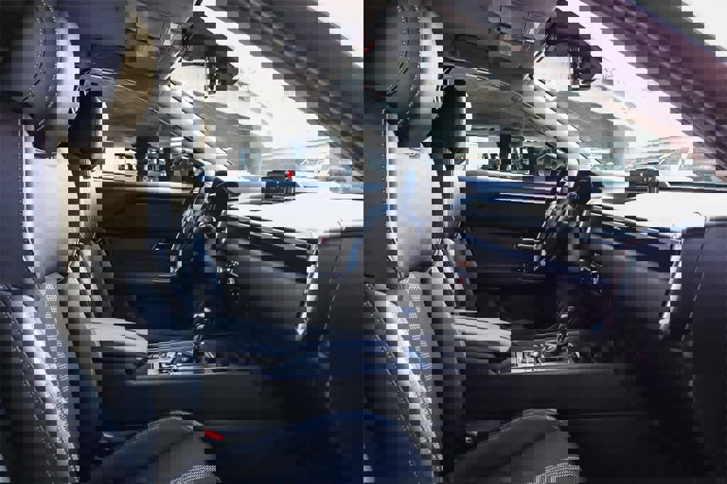 Used 2024 MAZDA CX-50 AWD 2.5 S w/ Preferred Package image 17