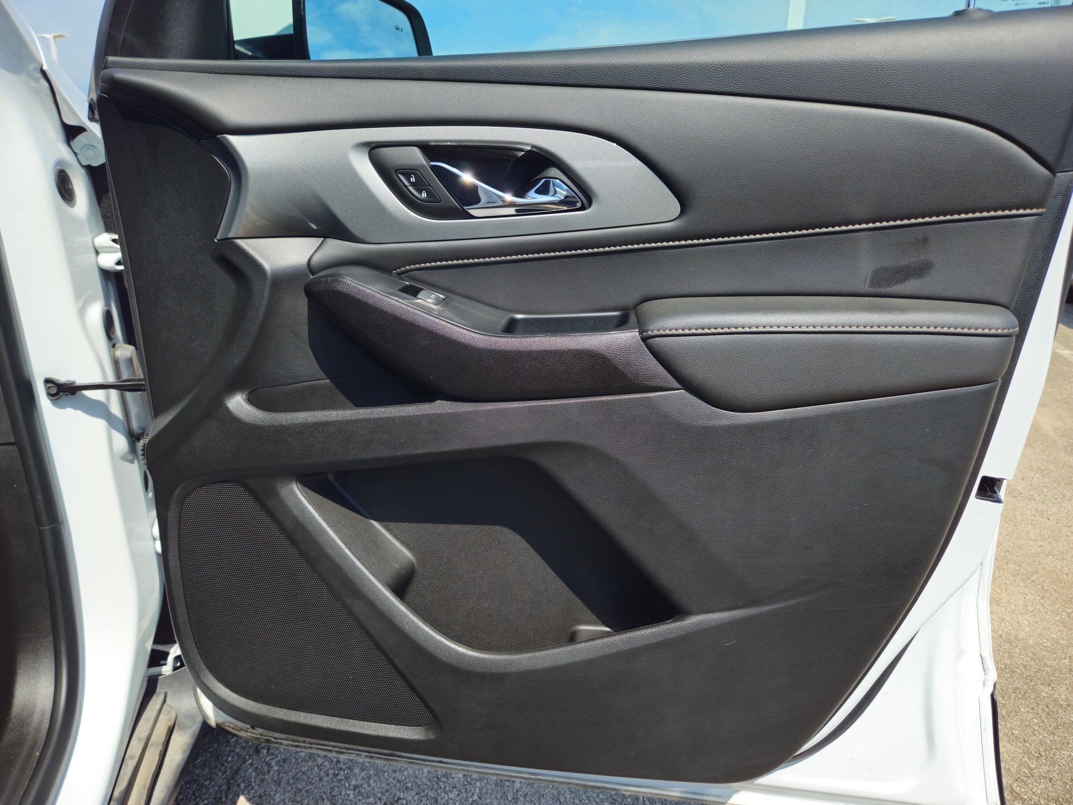 Used 2023 Chevrolet Traverse LT image 25