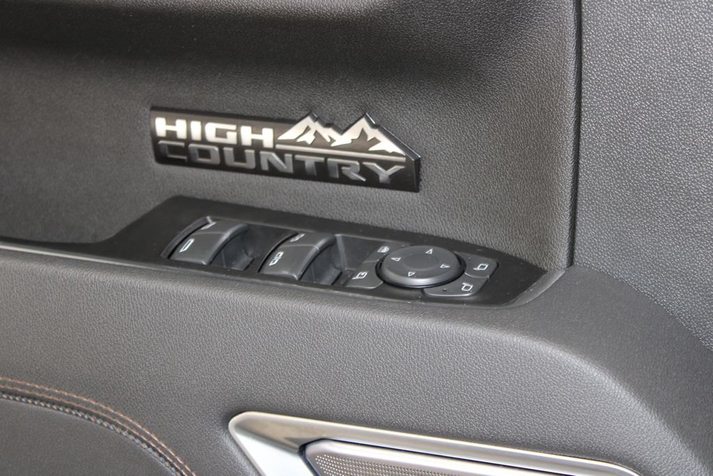 Used 2025 Chevrolet Silverado 1500 High Country w/ High Country Premium Package AWD/4WD image 43