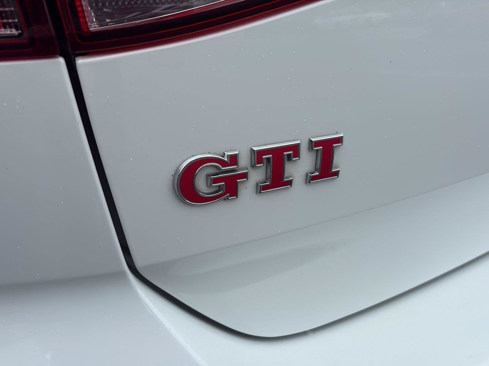 Used 2017 Volkswagen GTI SE FWD image 34