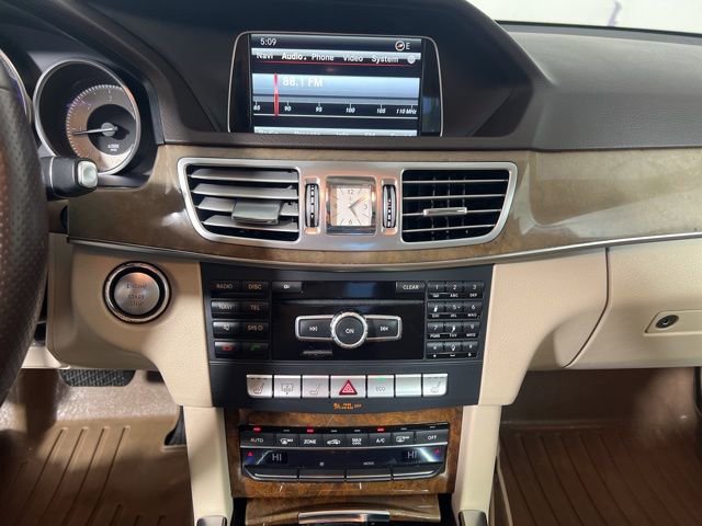 Used 2014 Mercedes-Benz E 250 BlueTEC Sedan image 20