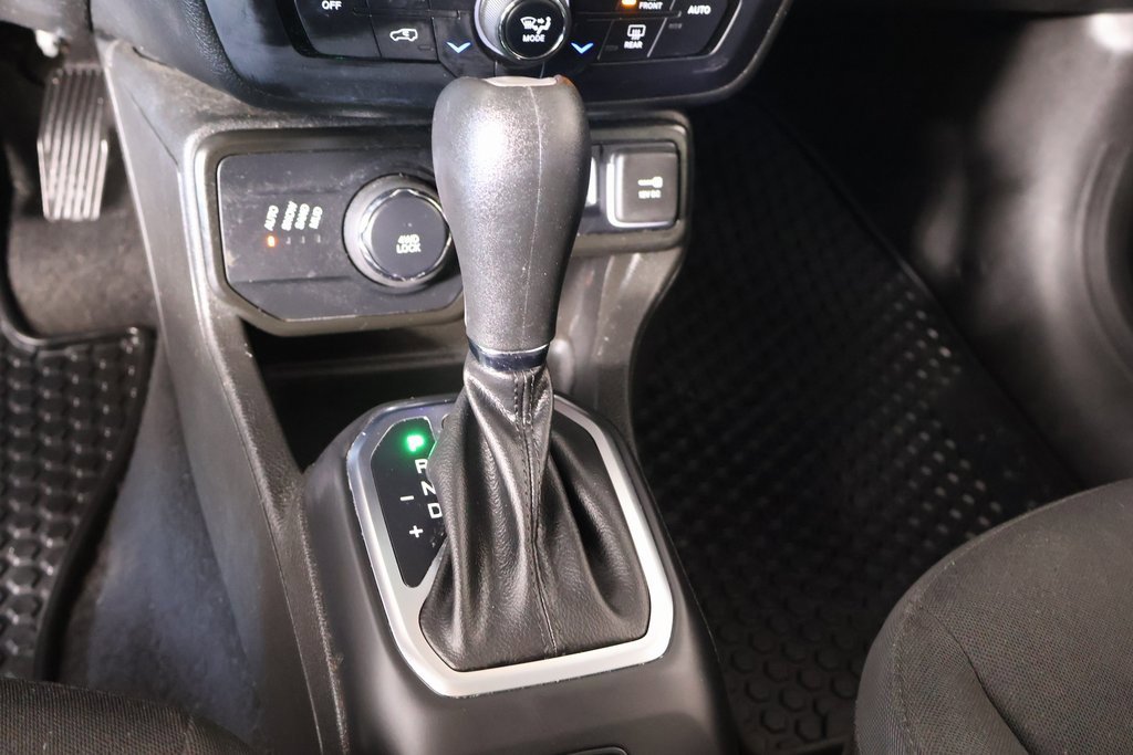 Used 2023 Jeep Renegade Latitude w/ Premium Group image 10