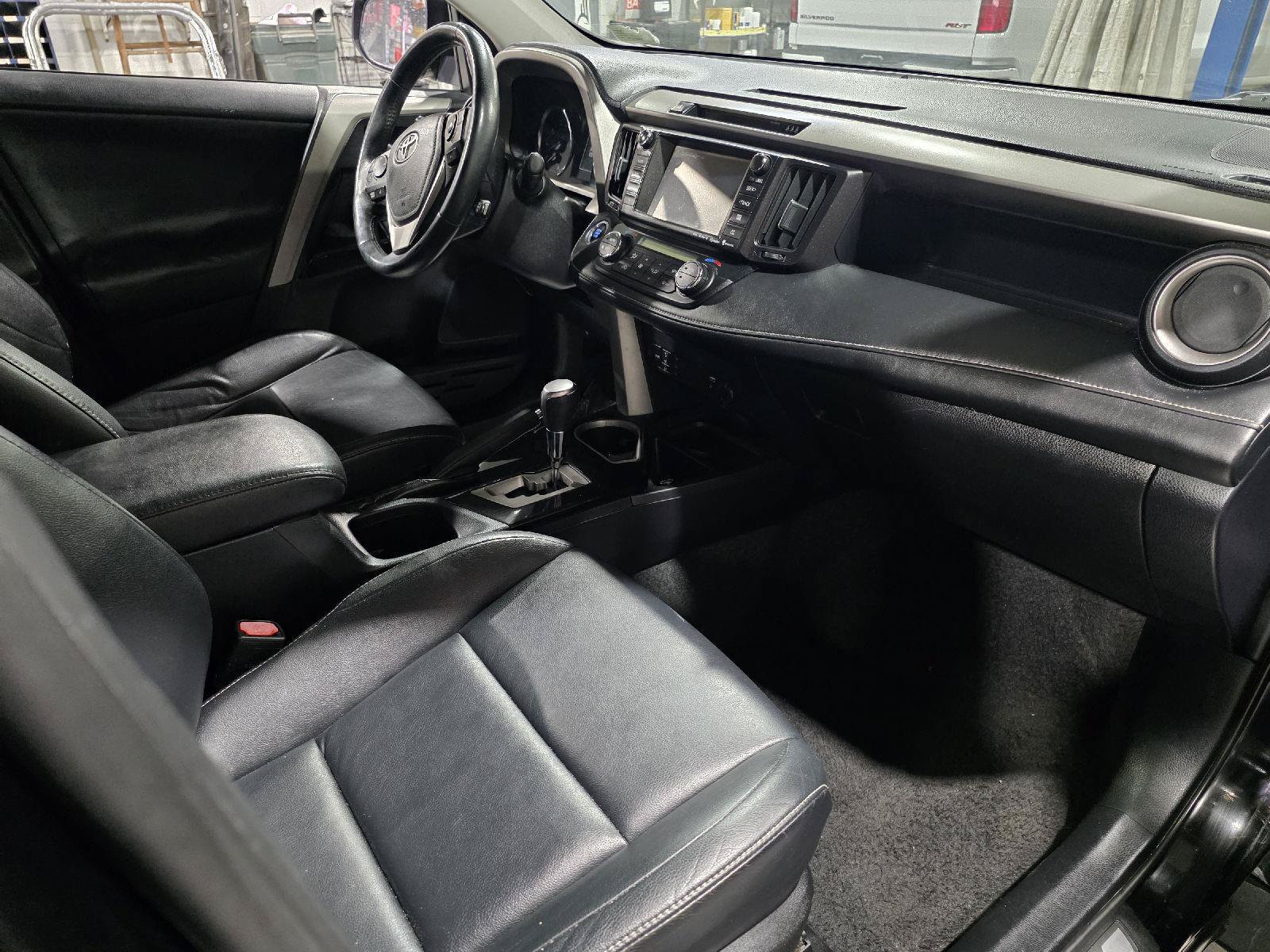 Used 2017 Toyota RAV4 Limited AWD/4WD image 6