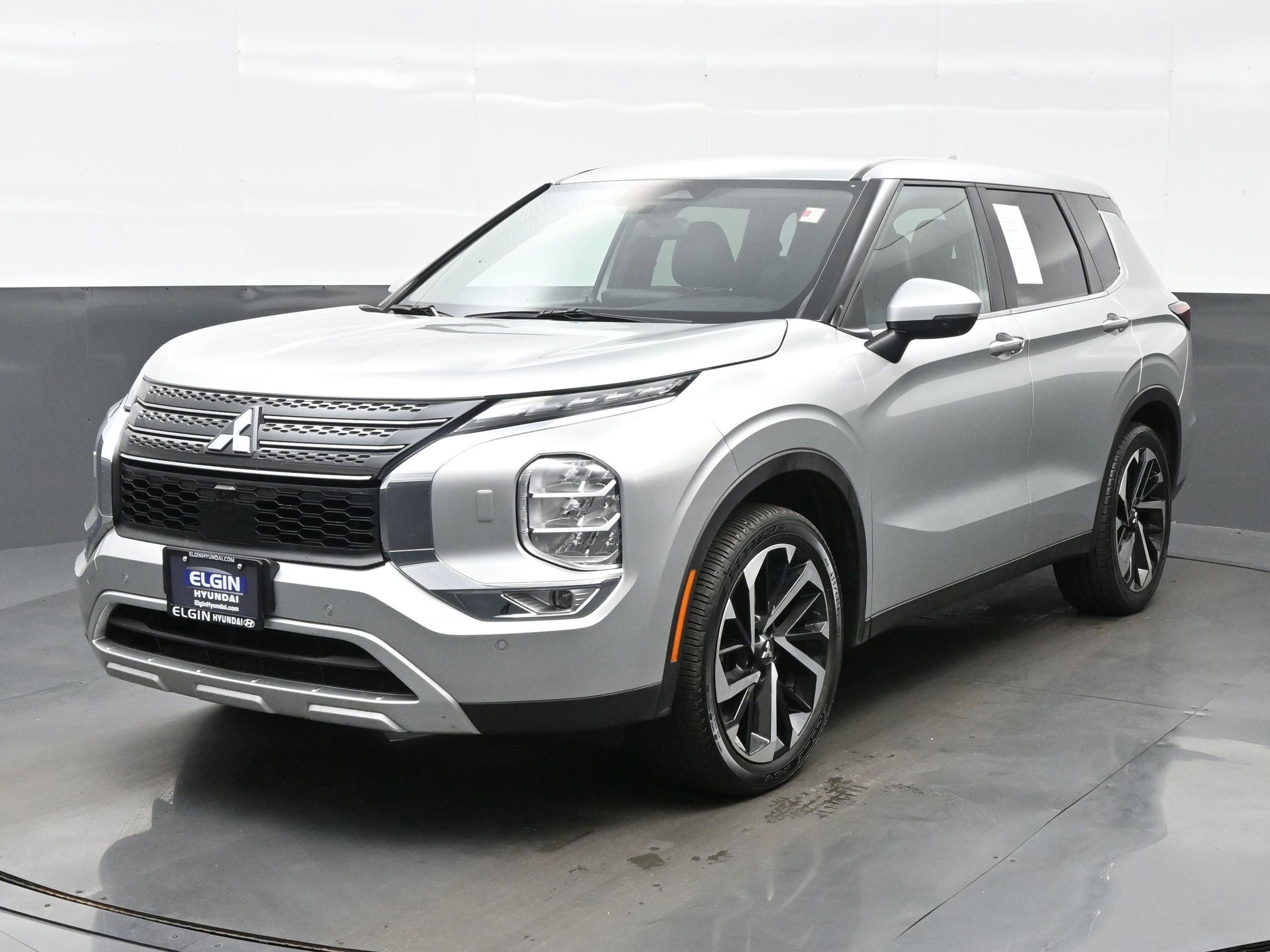 Used 2023 Mitsubishi Outlander SE