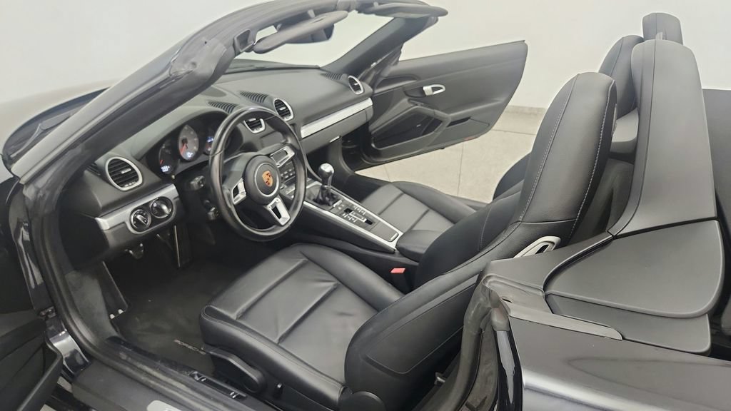 Used 2018 Porsche 718 Boxster S RWD image 39