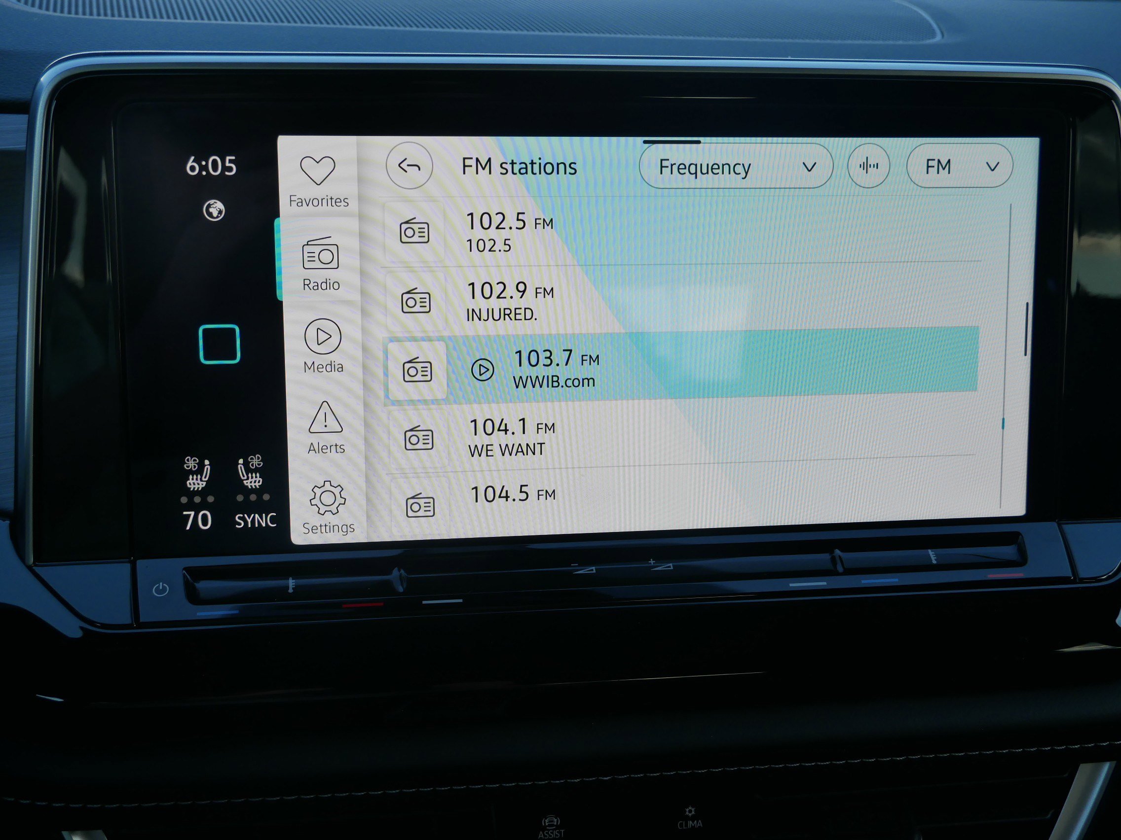 New 2026 Volkswagen Atlas Cross Sport SE image 8