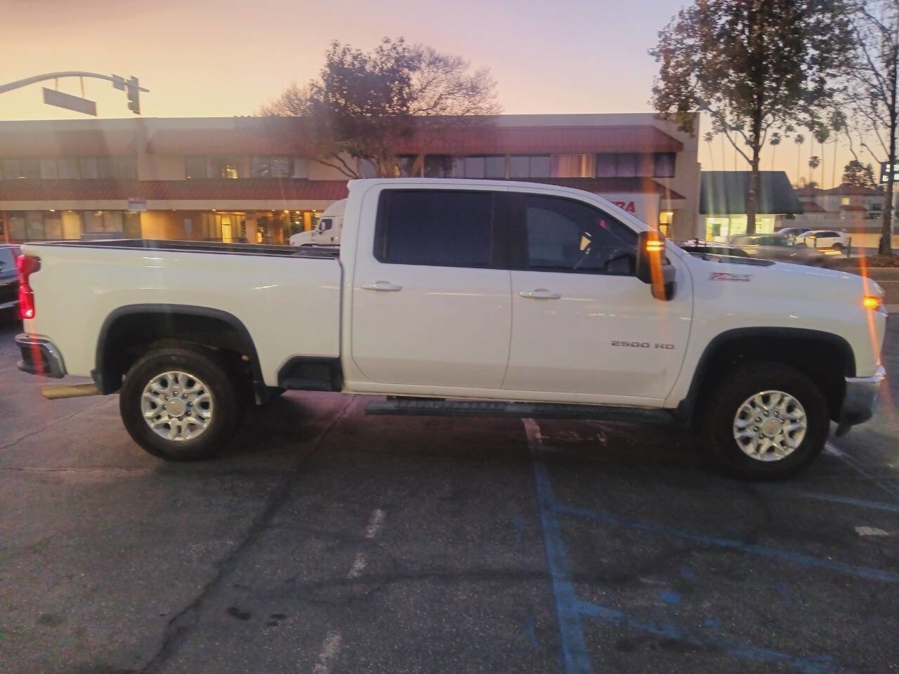 Used 2022 Chevrolet Silverado 2500 LT w/ Convenience Package image 3