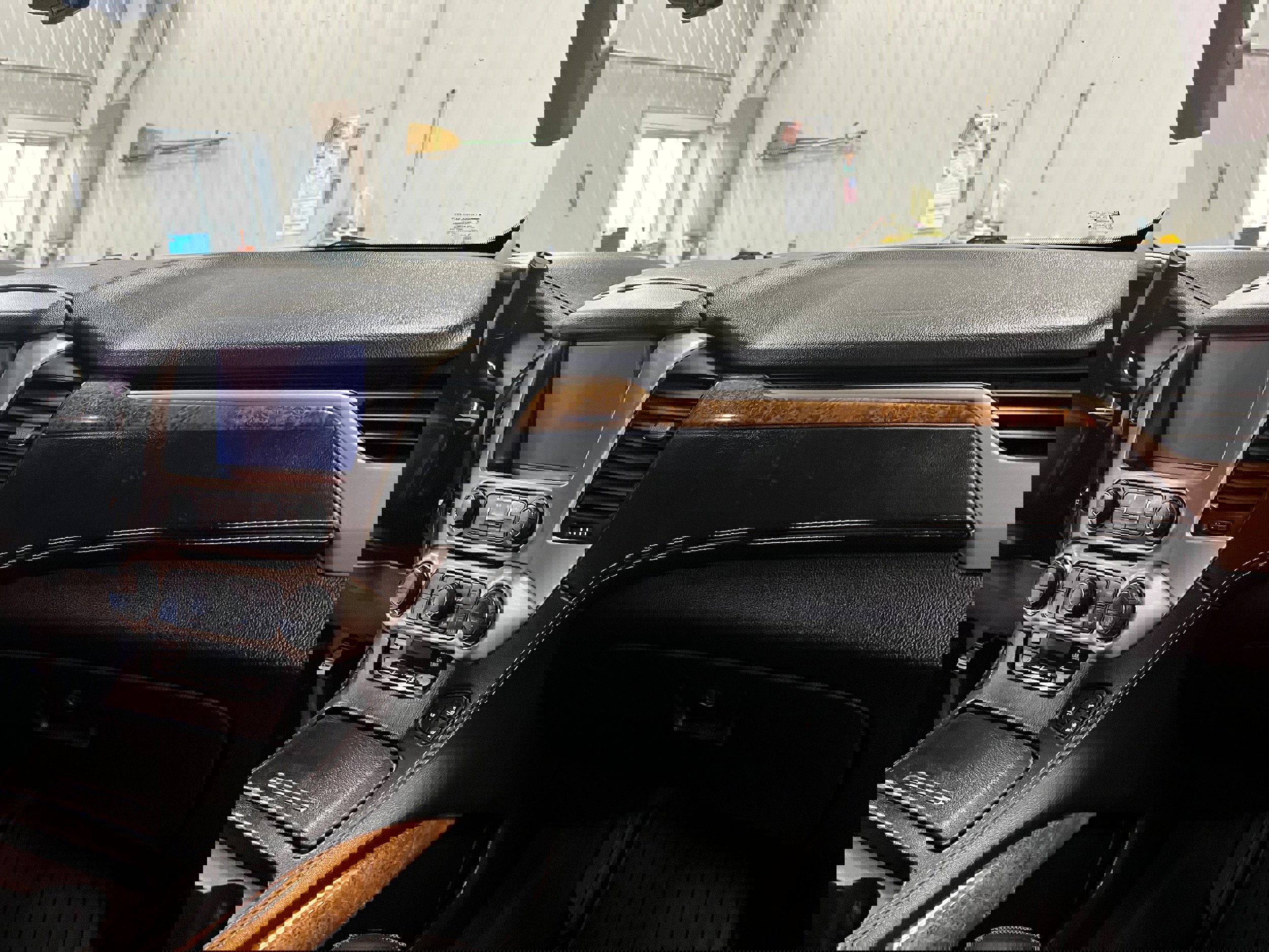 Used 2015 GMC Yukon Denali w/ Touring Package image 19