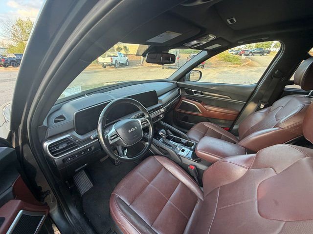Used 2023 Kia Telluride EX w/ EX Captain's Chair Package AWD/4WD image 2