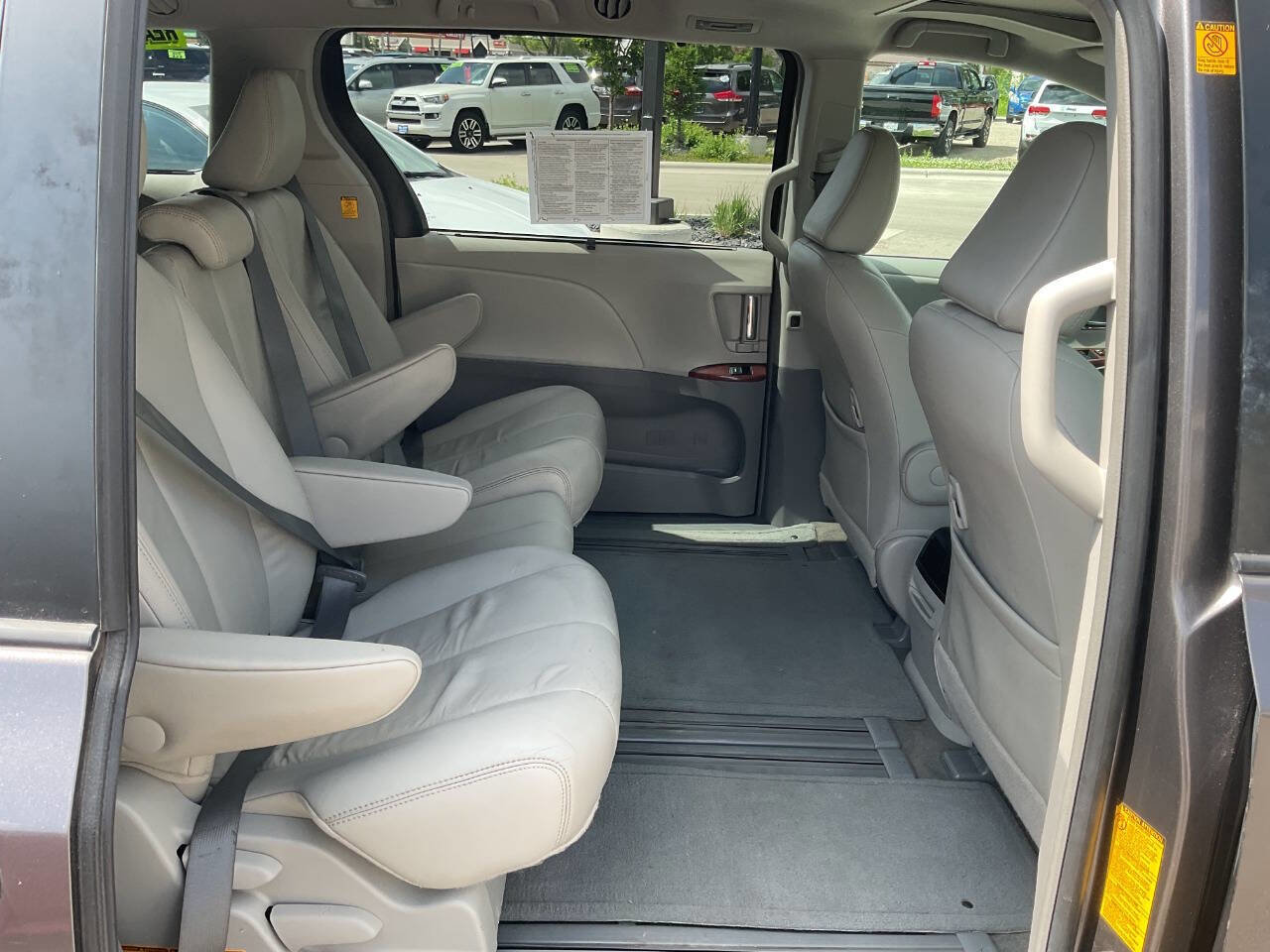 Used 2012 Toyota Sienna XLE FWD image 35