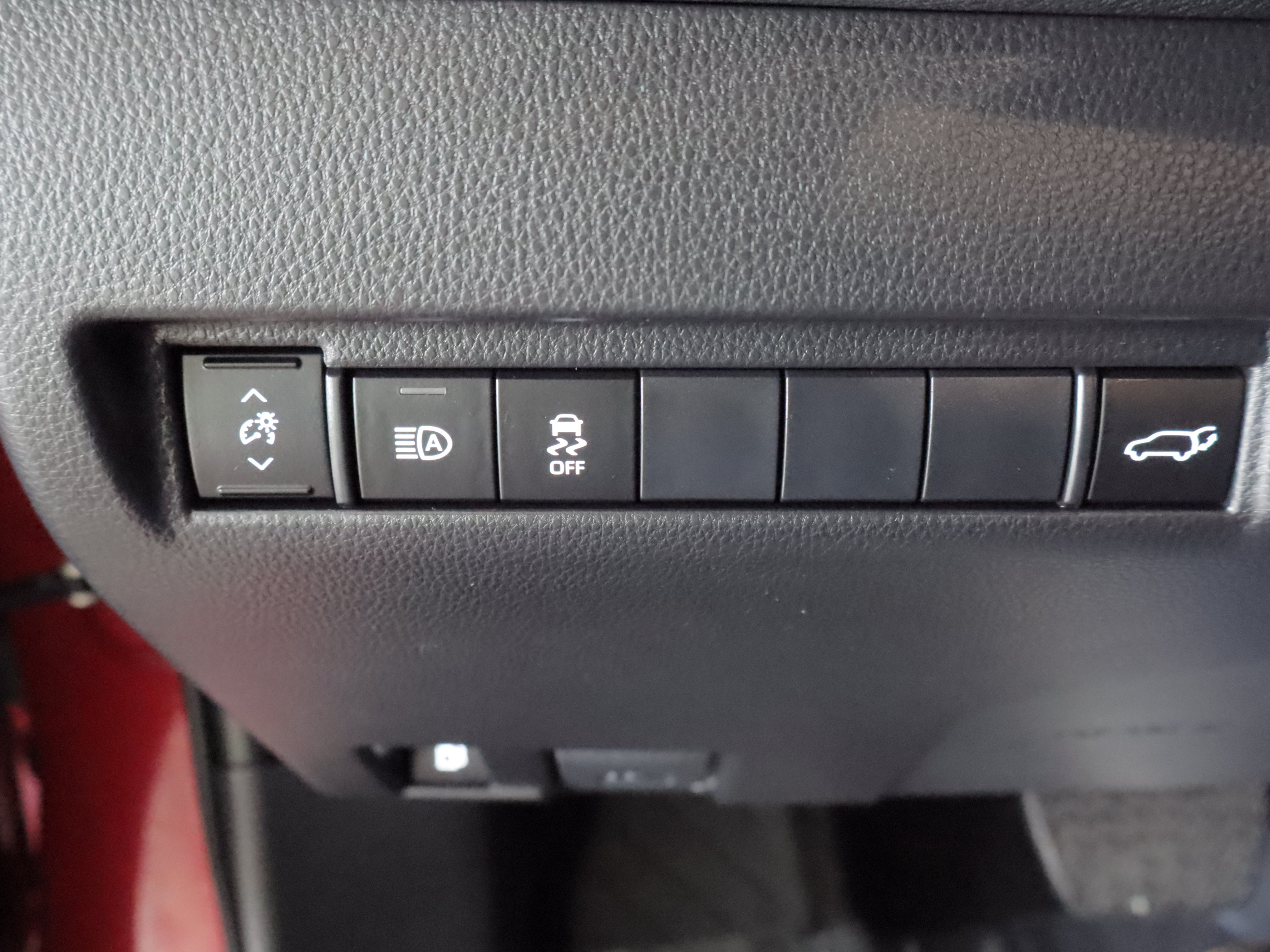 Used 2023 Toyota Venza LE AWD/4WD image 17