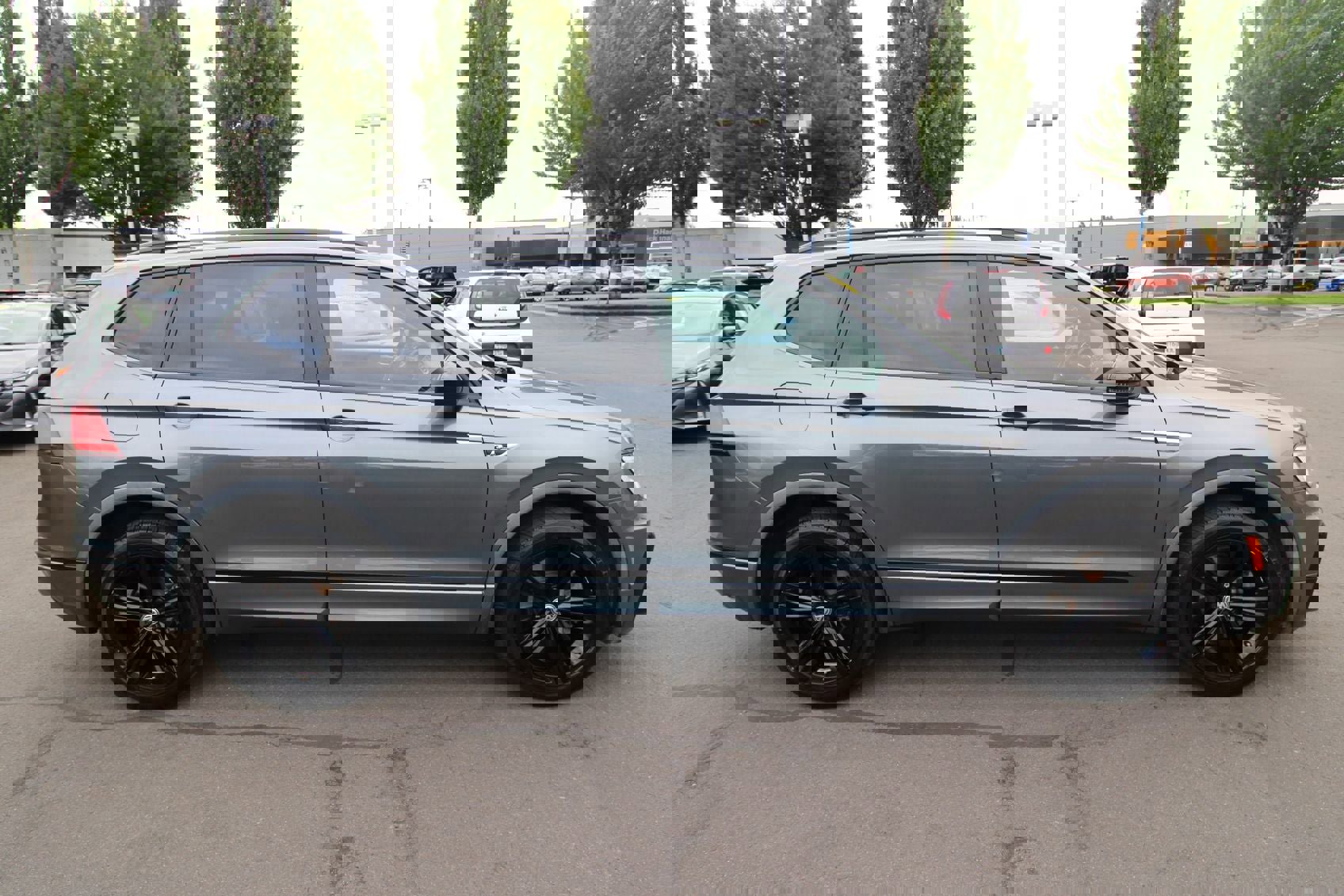 Used 2019 Volkswagen Tiguan SEL Premium R-Line image 6