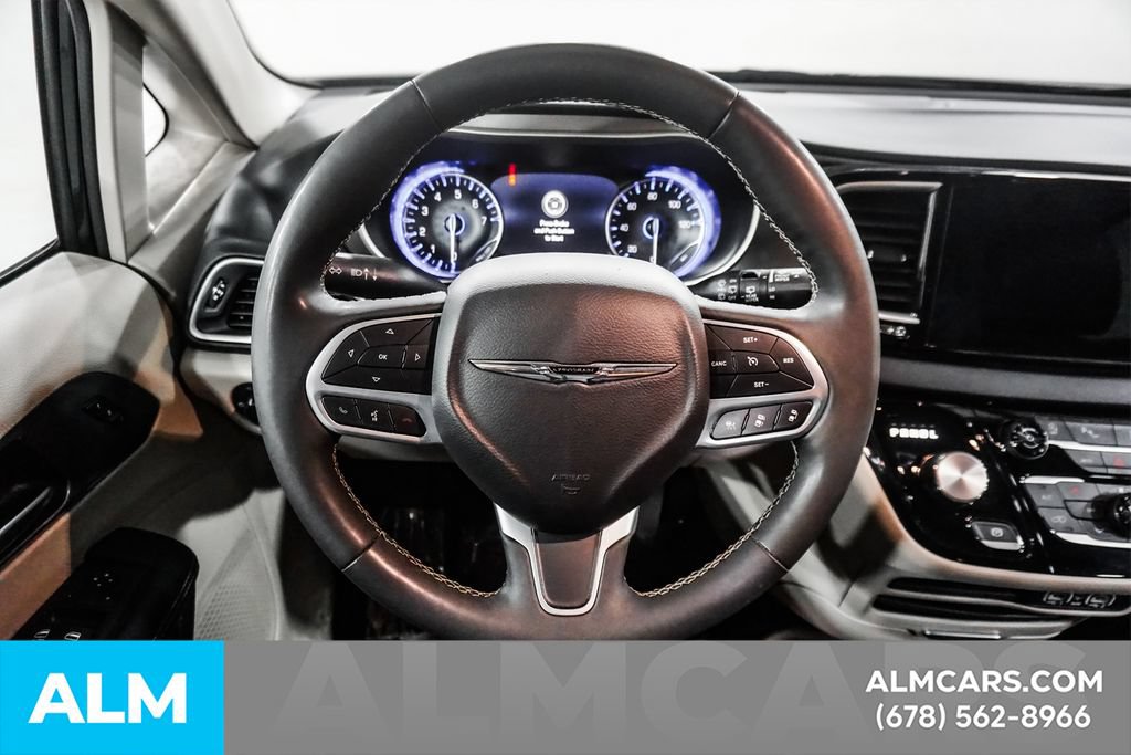 Used 2023 Chrysler Pacifica Touring-L FWD image 25