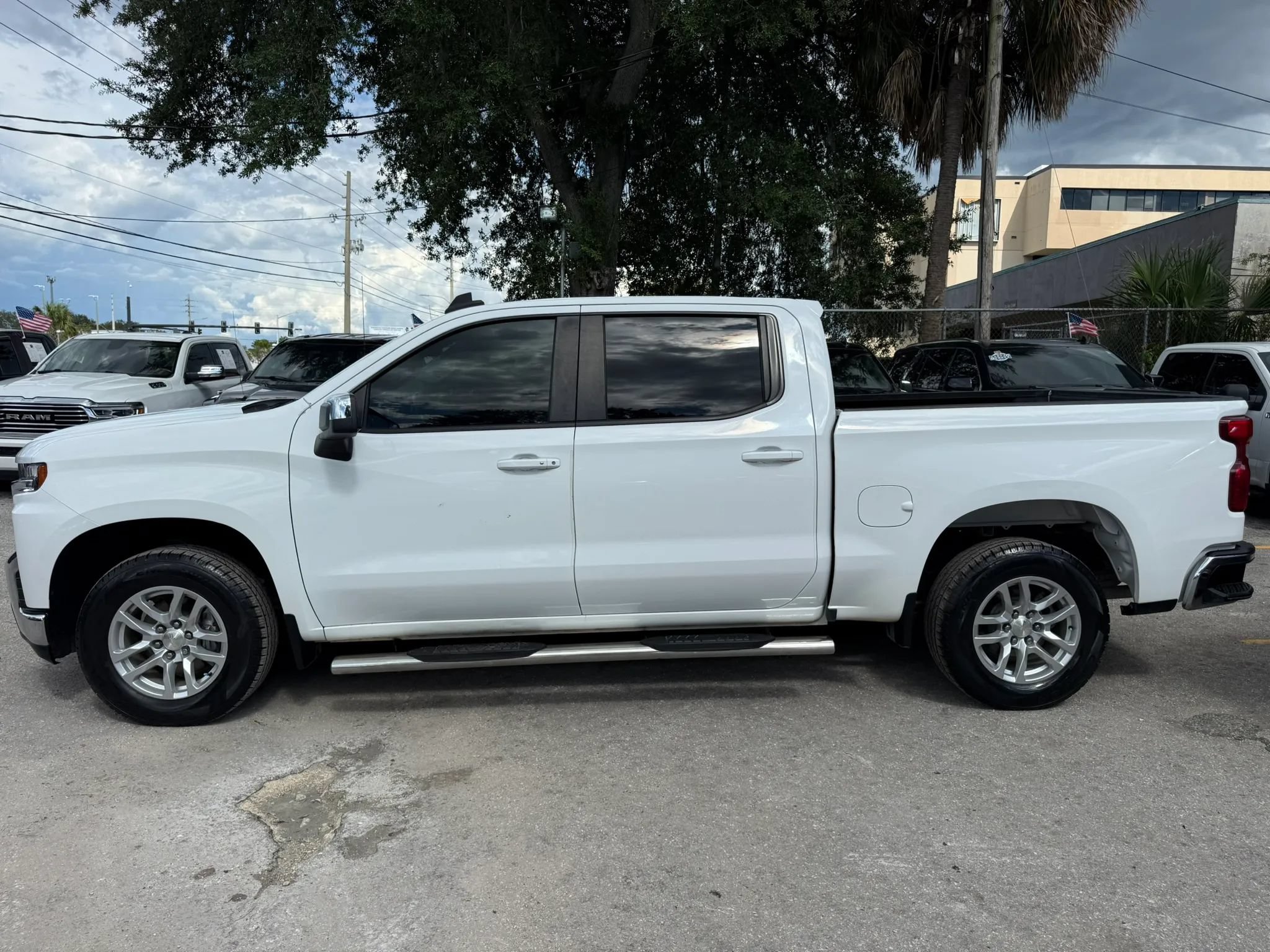 Used 2021 Chevrolet Silverado 1500 LT w/ Z71 Off-Road Package AWD/4WD image 4