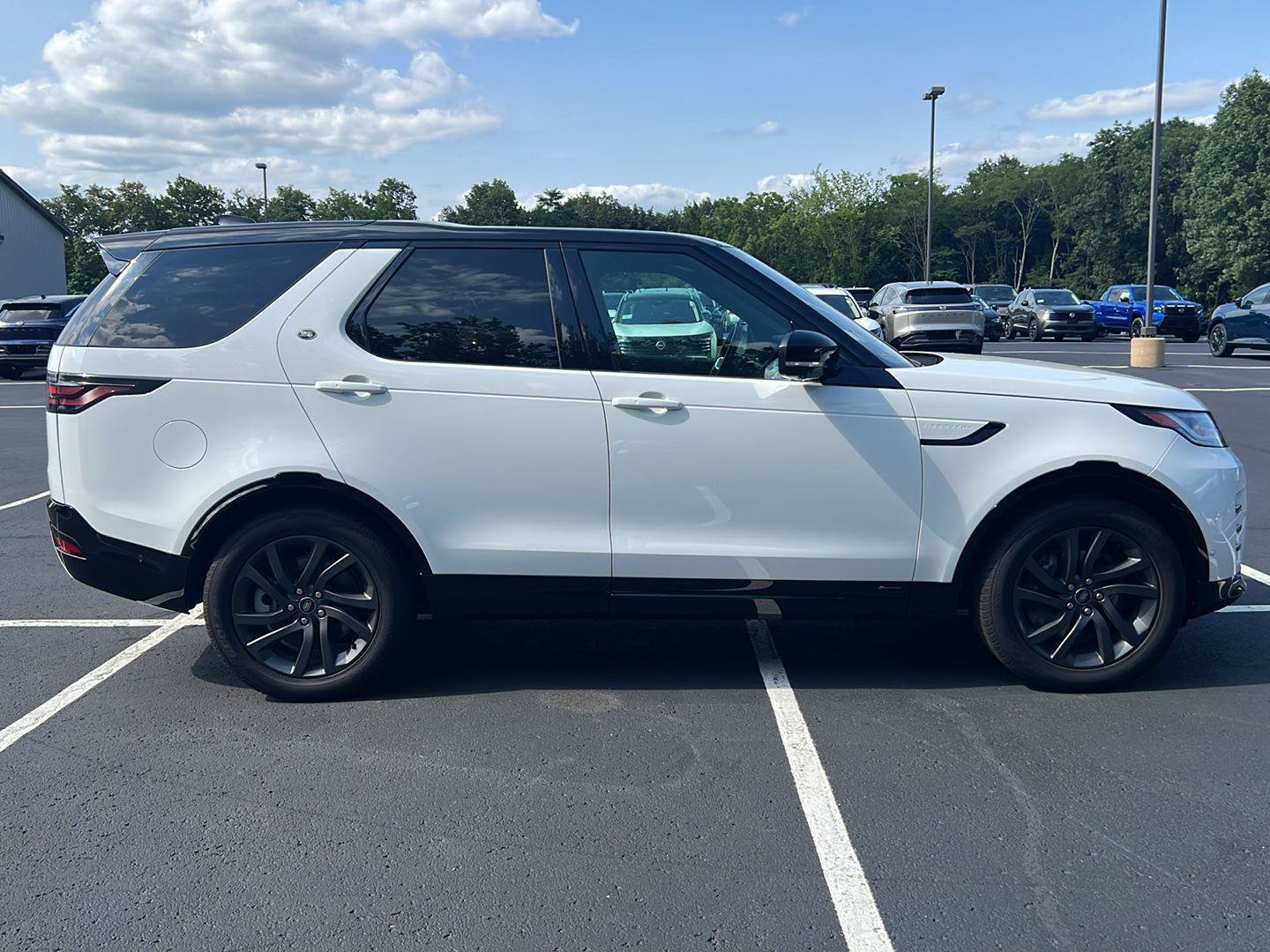 Used 2022 Land Rover Discovery S R-Dynamic AWD/4WD image 6