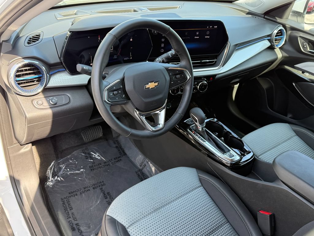 Used 2026 Chevrolet Trax LT w/ Driver Confidence Package FWD image 24