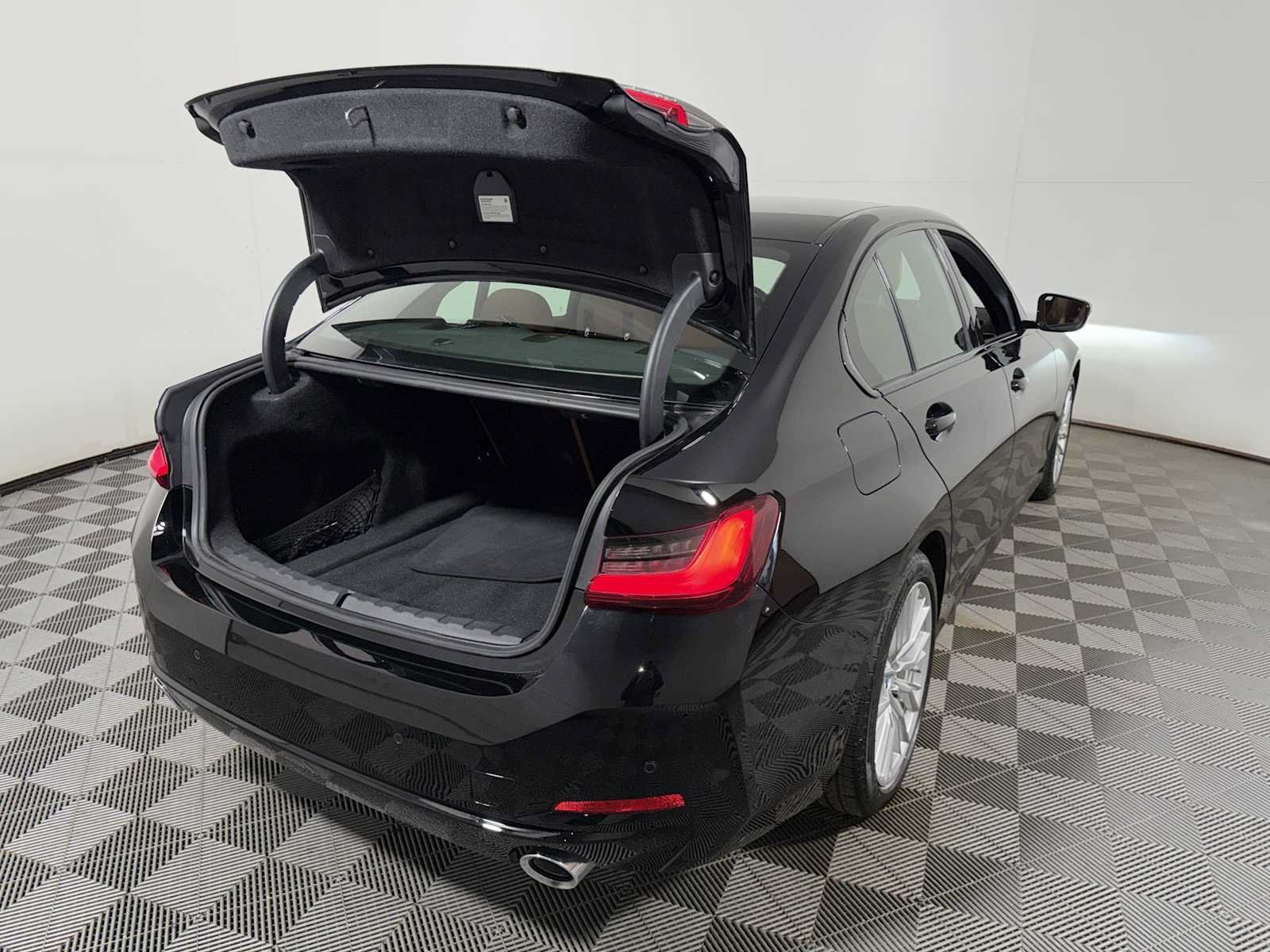 Used 2023 BMW 330i xDrive Sedan w/ Driving Assistance Package AWD/4WD image 23