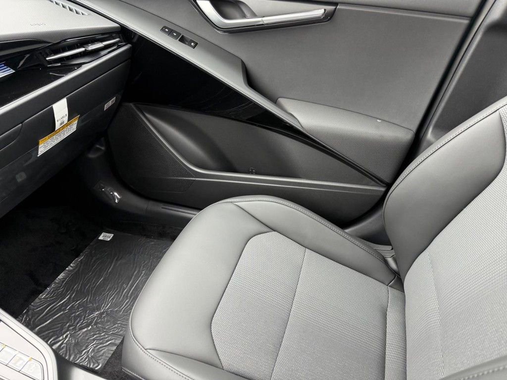 New 2026 Kia Niro EX image 16