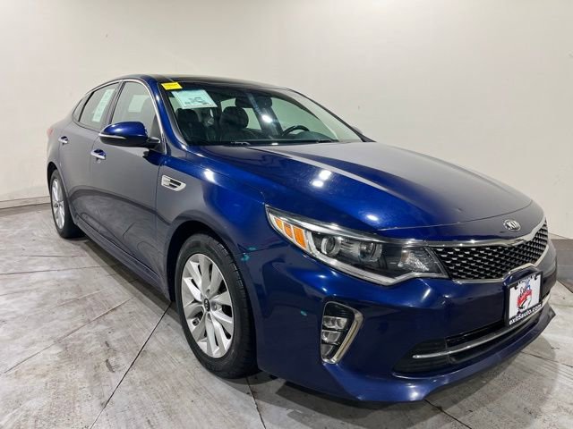 Used 2018 Kia Optima S w/ Panoramic Sunroof Package image 2