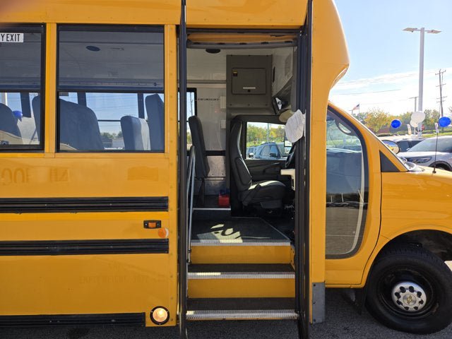 Used 2014 Chevrolet Express 4500 RWD image 14