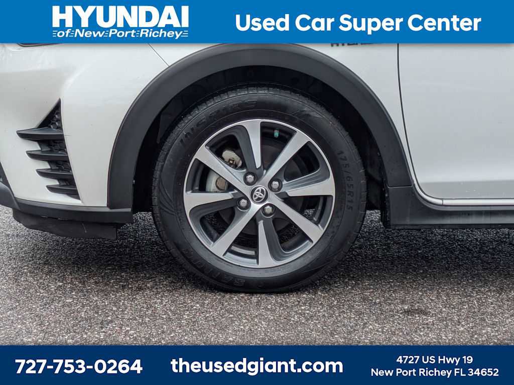 Used 2018 Toyota Prius C Two image 10