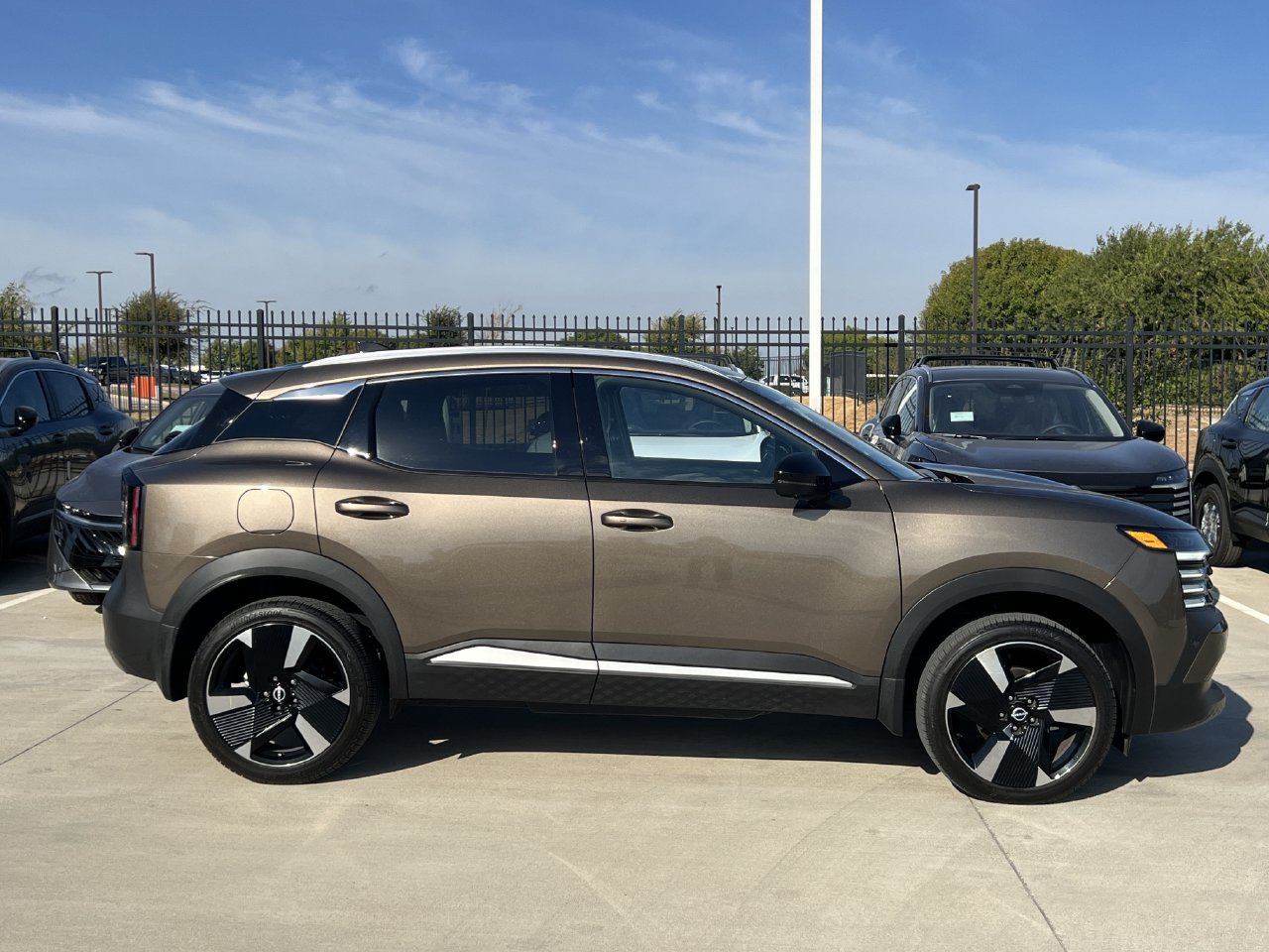 Certified 2026 Nissan Kicks SR FWD image 3