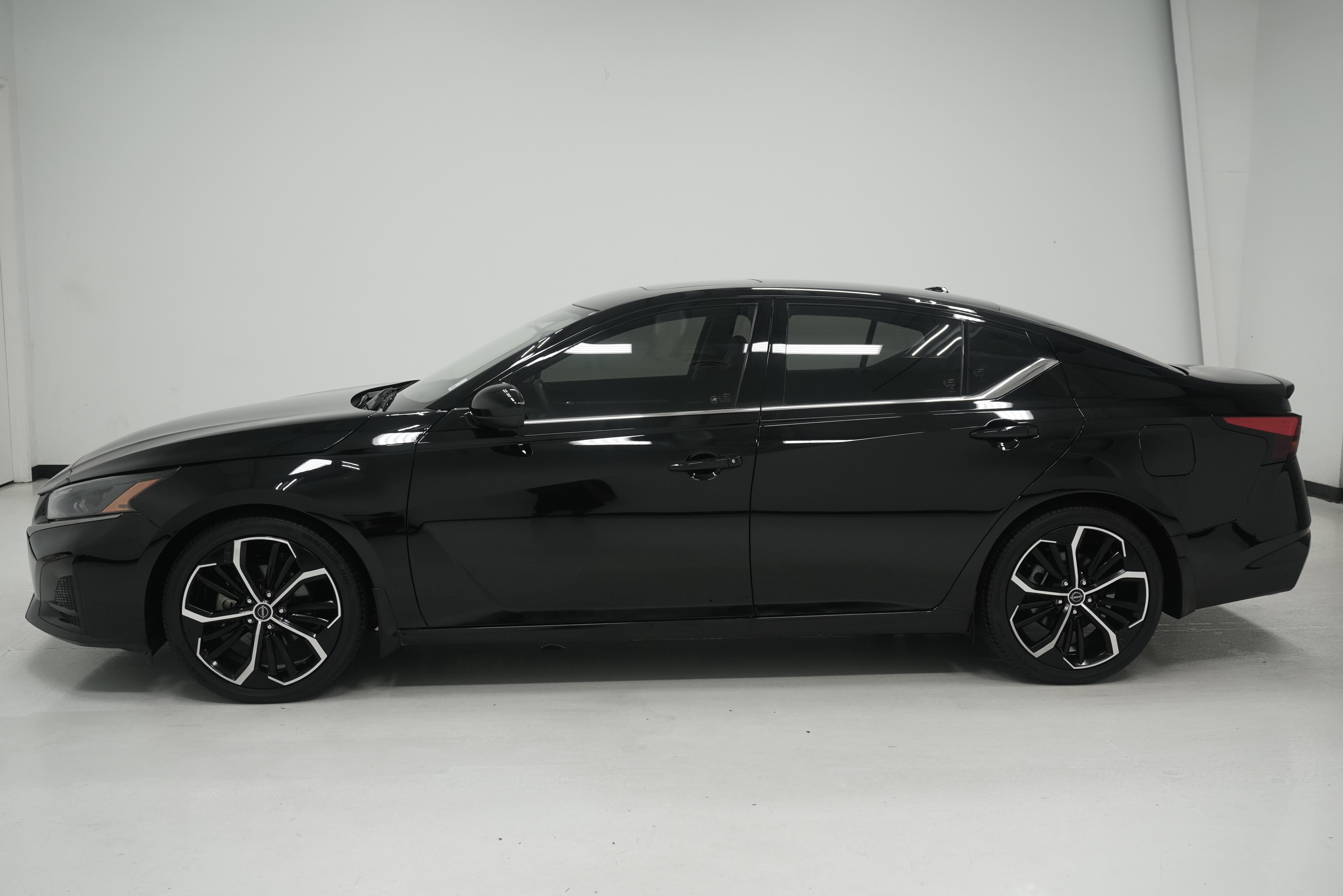 Used 2023 Nissan Altima 2.5 SR w/ SR Premium Package FWD image 7