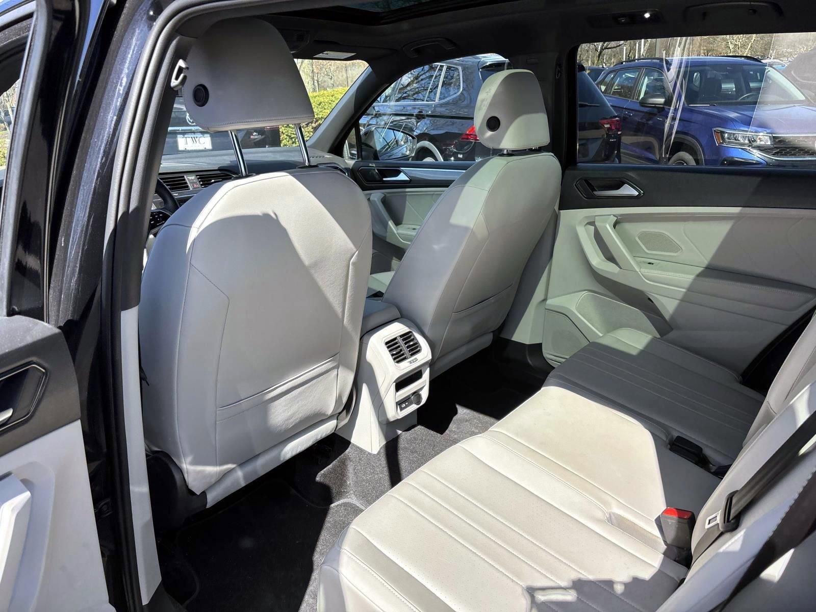 Used 2023 Volkswagen Tiguan SE R-Line image 27