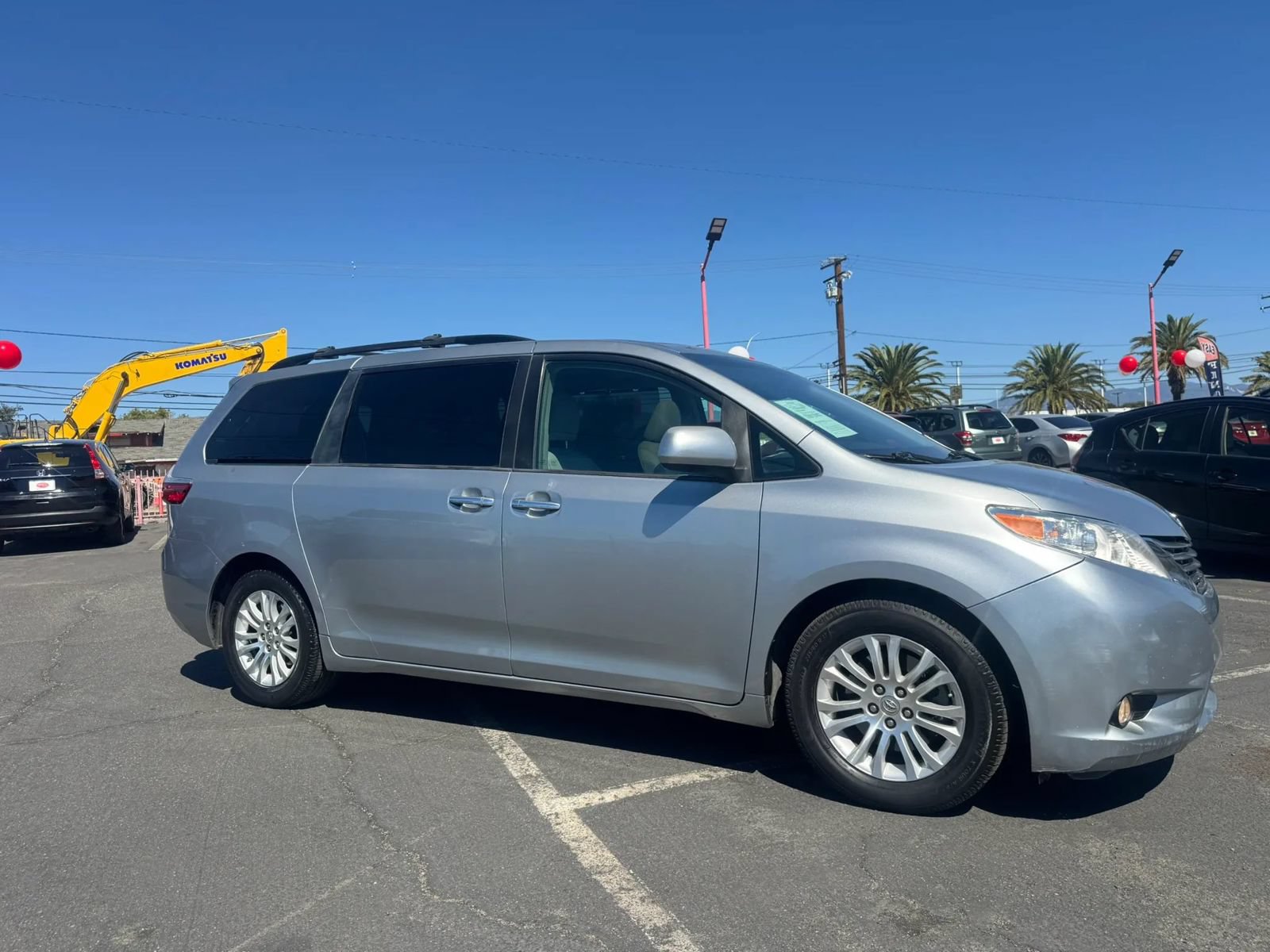 Used 2016 Toyota Sienna XLE w/ XLE Navigation Package FWD image 12