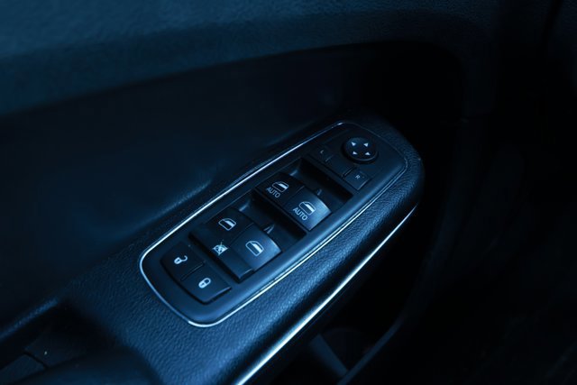 Used 2017 Chrysler 300 C RWD image 22